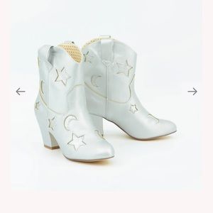 B.A.I.T. Footwear Silver western boot